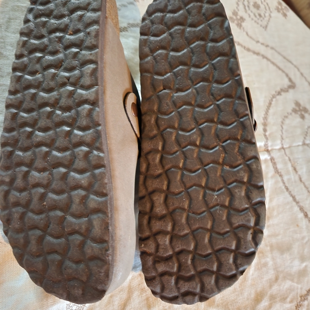 Shoe - Picture 3 of 4